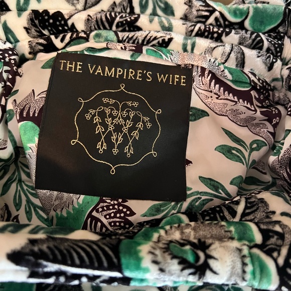 Elegant Floral Shoulder Bag in Green and Black - Picture 3 of 7